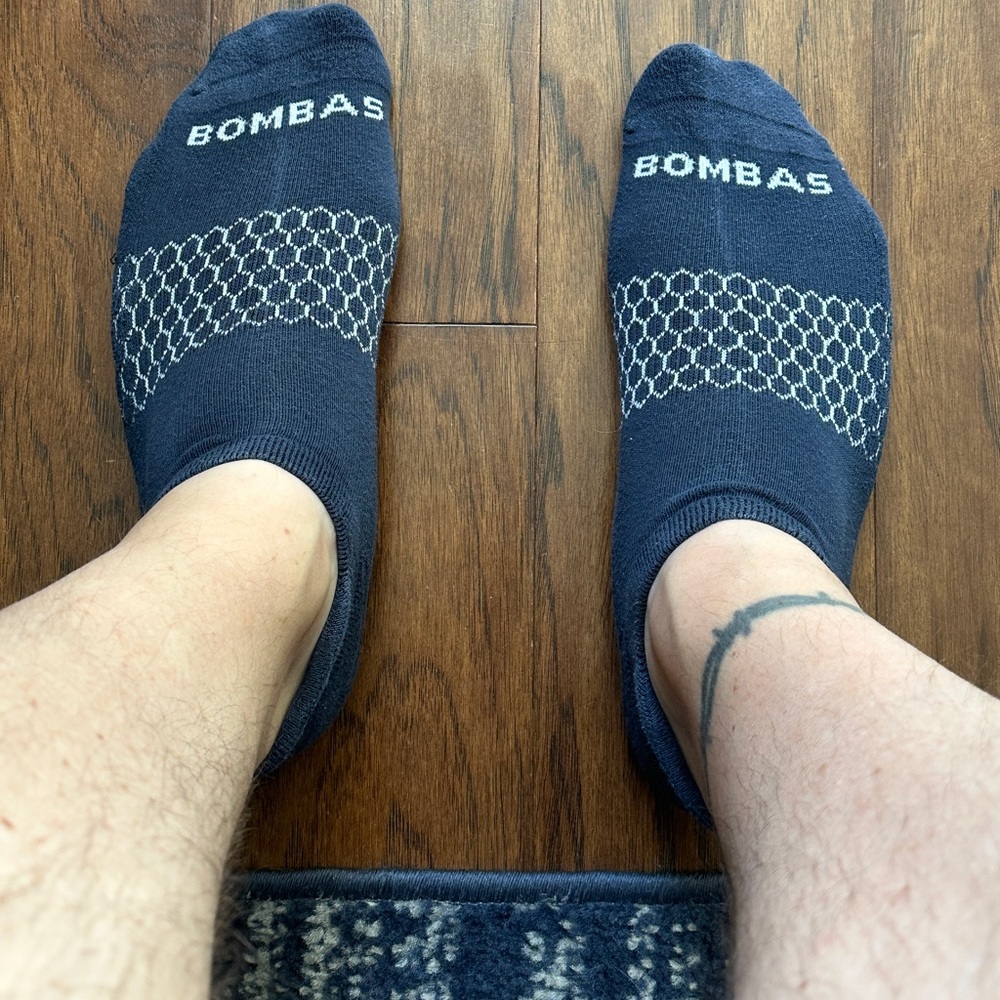 Worn Bombas no-show men’s athletic socks, Navy